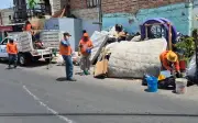 Retiran 33 toneladas de basura en dos colonias de Guadalajara; hay seis detenidos