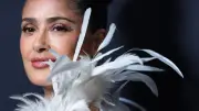 Salma Hayek deslumbra como un cisne en Cannes 2026