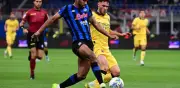 Santiago Giménez vuelve a la titularidad con Milan, pero caen ante Atalanta