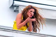 Shakira consiente a fans previo a show en Brasil
