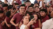 Sheinbaum anuncia beca Gertrudis Bocanegra para universitarios en Chiapas