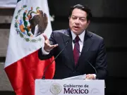Sheinbaum desmiente salida de Mario Delgado de la SEP y lo respalda