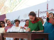 Sheinbaum firma restitución de tierras en Atenco 20 años después