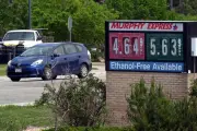 Sube precio de gasolina en EU a máximo desde 2022