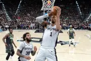 Timberwolves aplastan a Spurs y empatan la serie