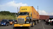 Trailero arrolla a presunto asaltante en falso retén en Puebla-Orizaba