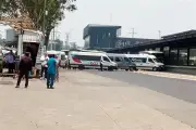Transportistas bloquean Indios Verdes y causan caos vial