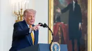 Trump da ultimátum a UE para aprobar acuerdo comercial; amenaza con aranceles