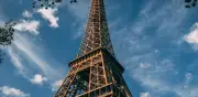 Venden tramo original de escalera de la Torre Eiffel en subasta por 450 mil euros