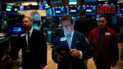 Wall Street cierra en verde por optimismo sobre reapertura de Ormuz