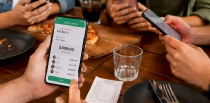 5 apps para dividir la cuenta con amigos sin hacer cálculos