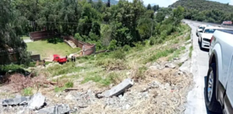 Accidente en Hidalgo: auto cae a barranco y deja dos heridos