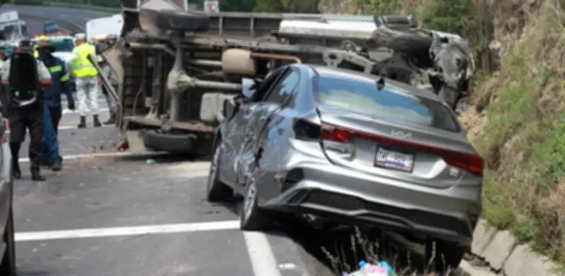 Accidente múltiple en Apizaco-Tlaxcala: tráiler choca contra cinco autos