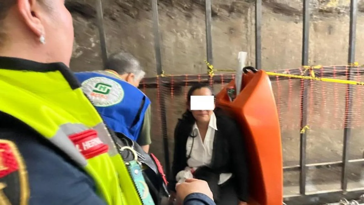 Adulta mayor resulta lesionada tras caer en escaleras del Metro Hidalgo