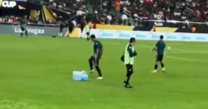 Afición se rinde ante Memo Ochoa previo al partido ante Australia