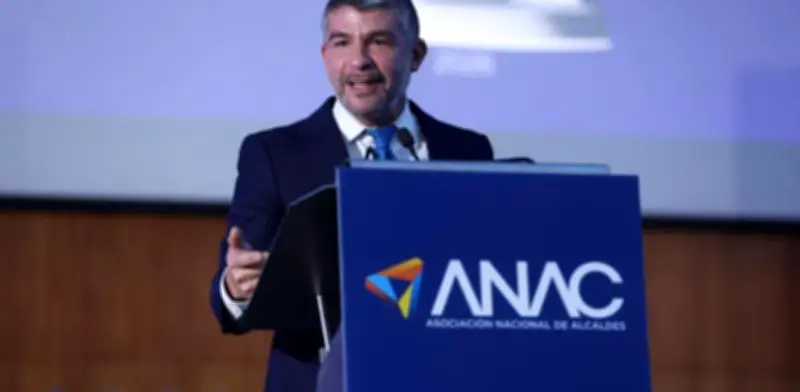 Alcaldes alertan caída de recursos federales y recortes en servicios