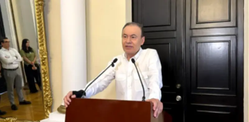 Alfonso Durazo niega investigación en EU y retiro de visa; 'casi sudo agua bendita'