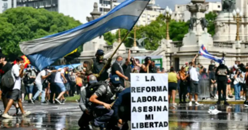 Argentina cae al último lugar en derechos laborales con reforma de Milei