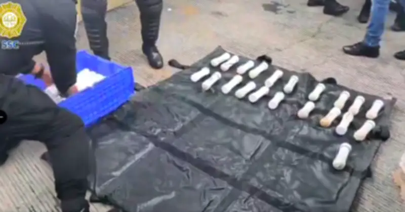 Aseguramiento de 59 explosivos en autobús de estudiantes de Ayotzinapa en CDMX