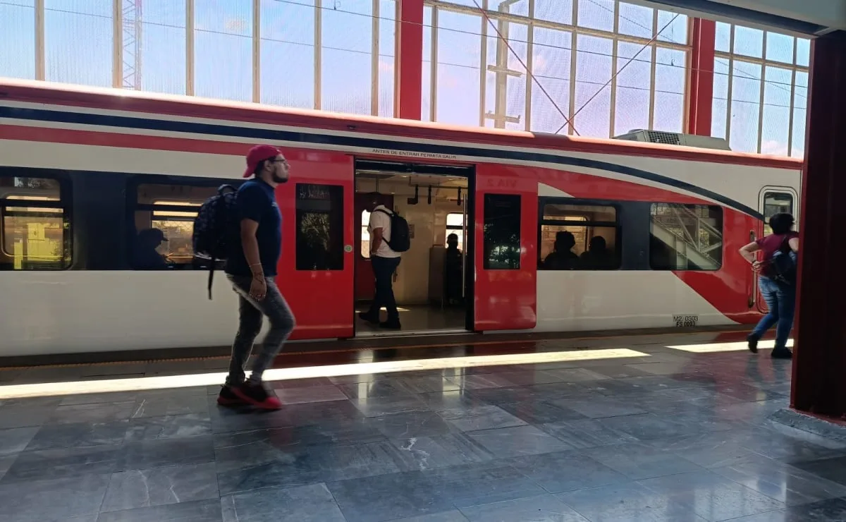Aumento en tarifa del Tren Suburbano divide opiniones de usuarios