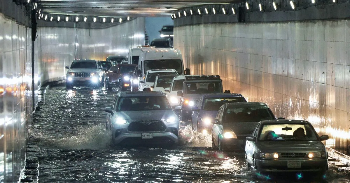 Cómo sobrevivir si tu auto queda atrapado en una inundación repentina