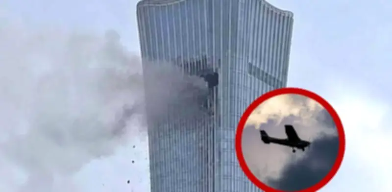 Avioneta se estrella contra el edificio más alto de Beijing; evacúan Torre CITIC