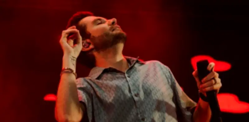 Balean autobús del exvocalista de La Adictiva; músico herido