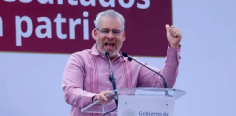 Bedolla llama a cerrar filas por soberanía; acusa a oposición de buscar intervención extranjera