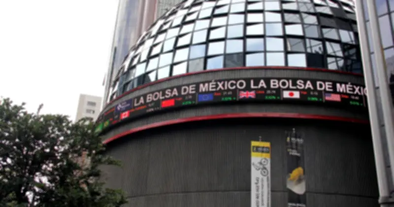 BMV reanuda operaciones tras suspensión por duplicidad de información