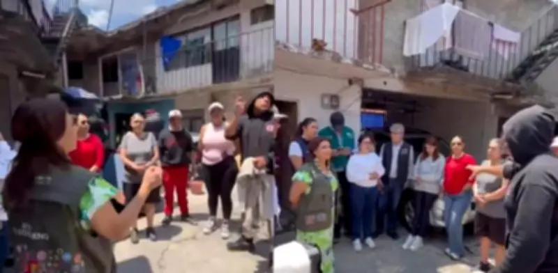 Brugada supervisa ayuda a damnificados por granizada en Cuajimalpa