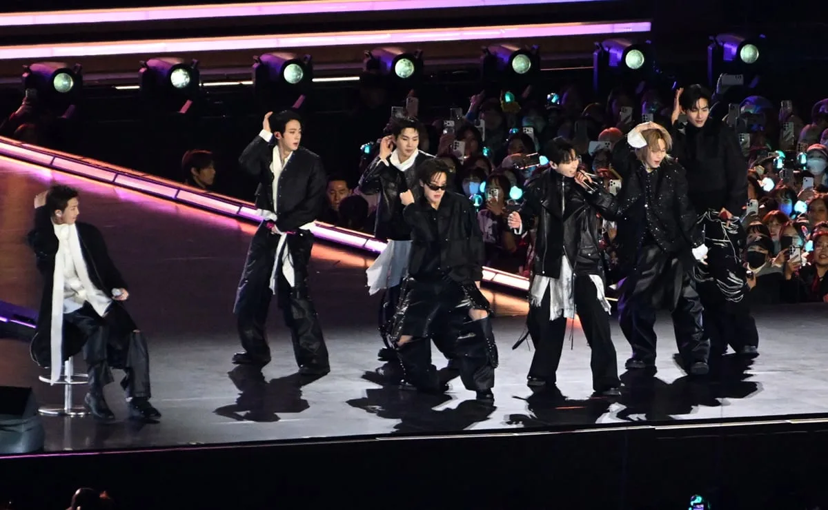 BTS sorprende en CDMX con canciones inéditas en su gira
