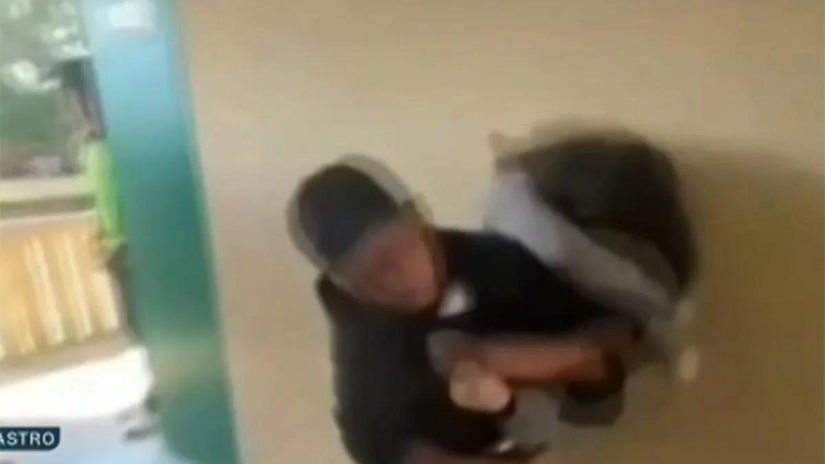 Captan a alumno golpeando a compañera en secundaria de Veracruz