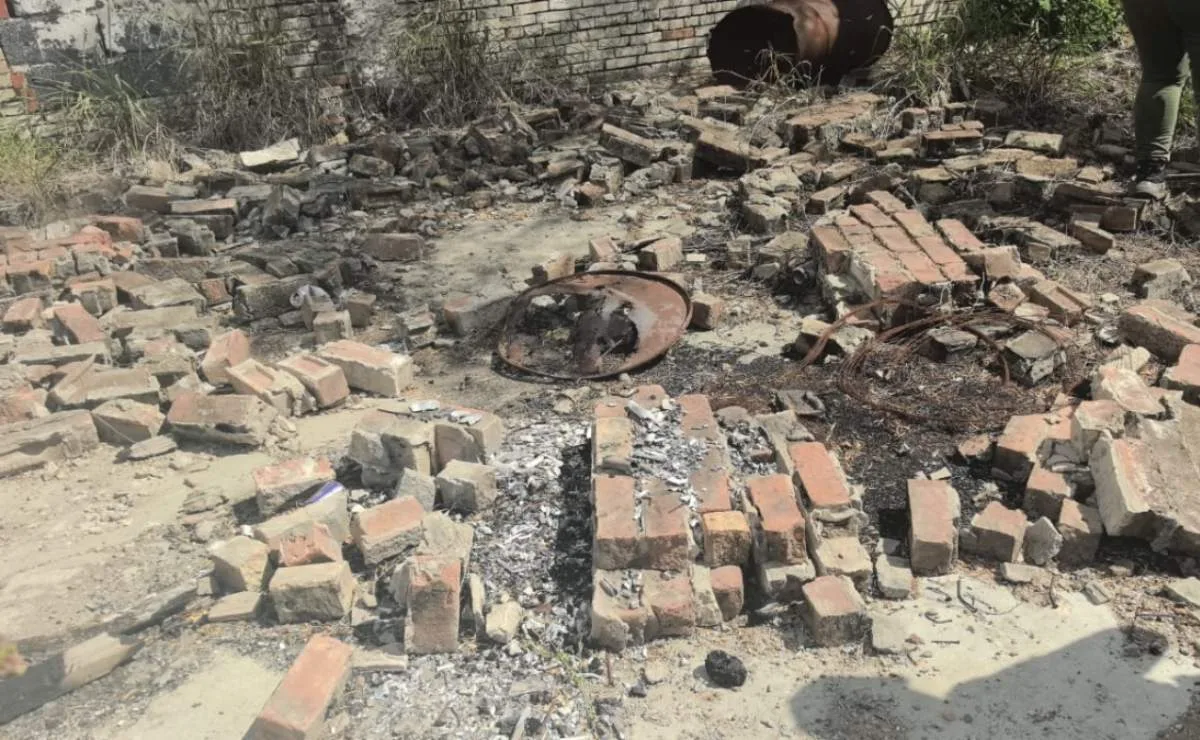 Hallan restos humanos calcinados en presunto campo de exterminio en Tamaulipas