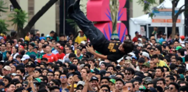 Caos en Fan Fest de Guadalajara por portazo: sobrecupo y desmayos