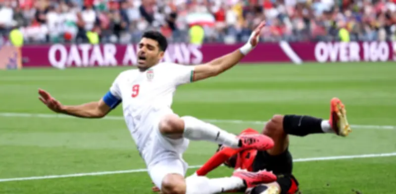 Capitán de Irán estalla contra FIFA y acusa complot para eliminar a su selección