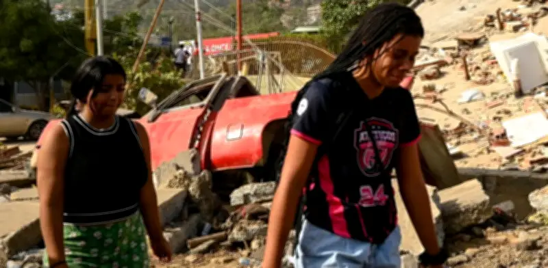 Casi mil muertos y 50 mil desaparecidos tras terremotos en Venezuela