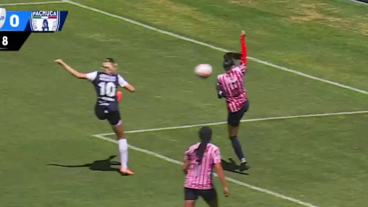 Escándalo en el Akron: penal inexistente frena a Chivas Femenil ante Pachuca