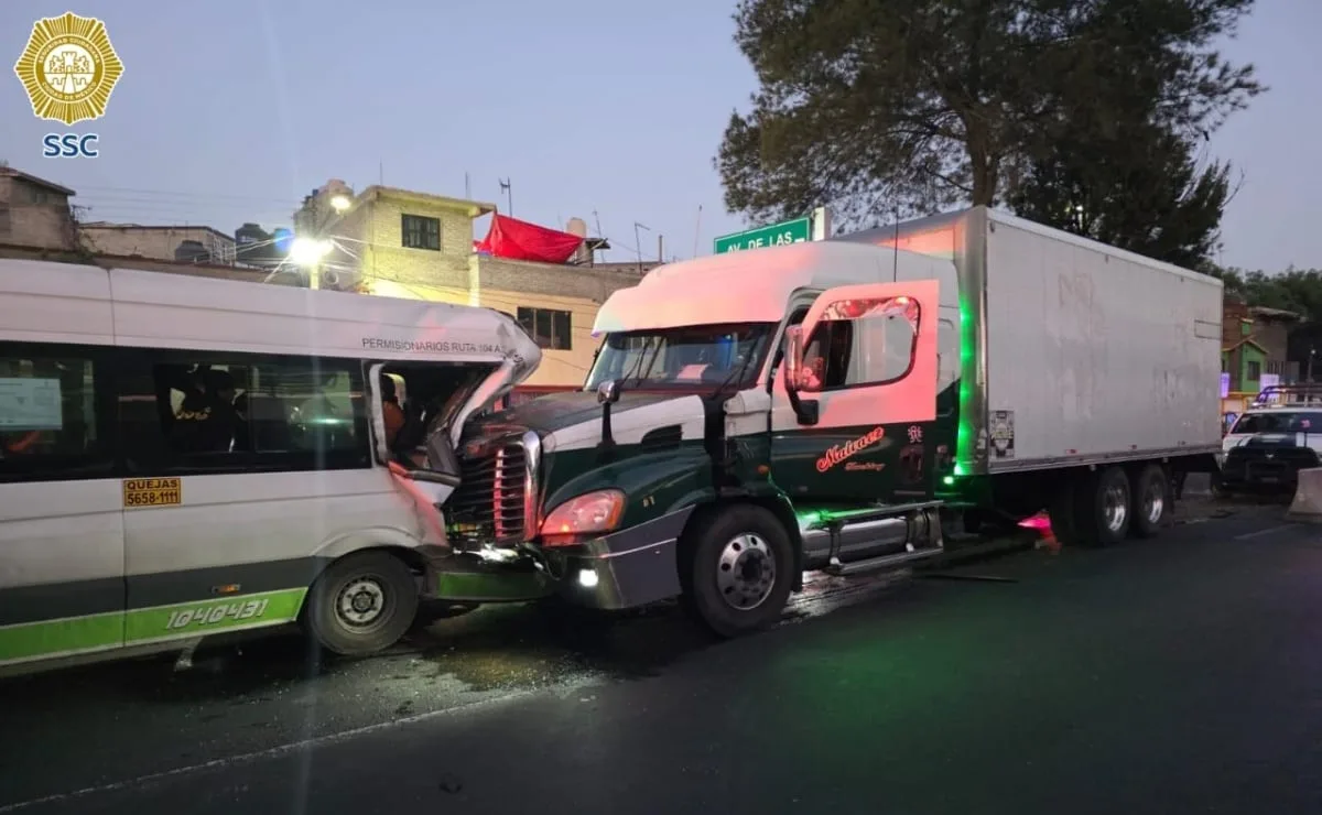 Choque en Iztapalapa deja cinco lesionados, uno grave