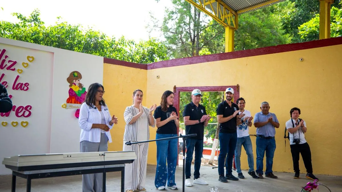 CIMA y Gallos Blancos regalan 500 juguetes en comunidad serrana de Querétaro