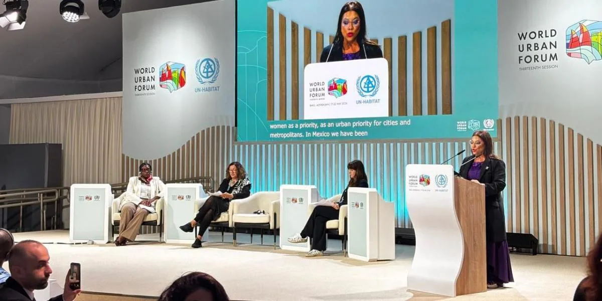 Clara Brugada llama a una revolución urbana de los cuidados en el Foro Urbano Mundial en Azerbaiyán