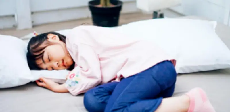 Cómo ayudar a tu hijo a dormir solo en su cama: consejos de expertos