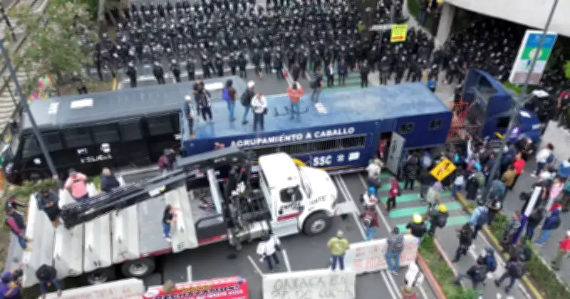 CNTE avanza hacia el Estadio CDMX; SSC despliega antimotines en Tlalpan