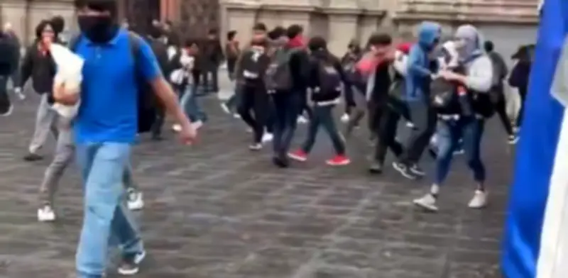 Comerciantes del Centro Histórico frenan plantón de normalistas
