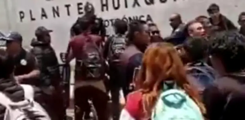 Conalep 198: Estudiantes se enfrentan a policías en Huixquilucan, Edomex