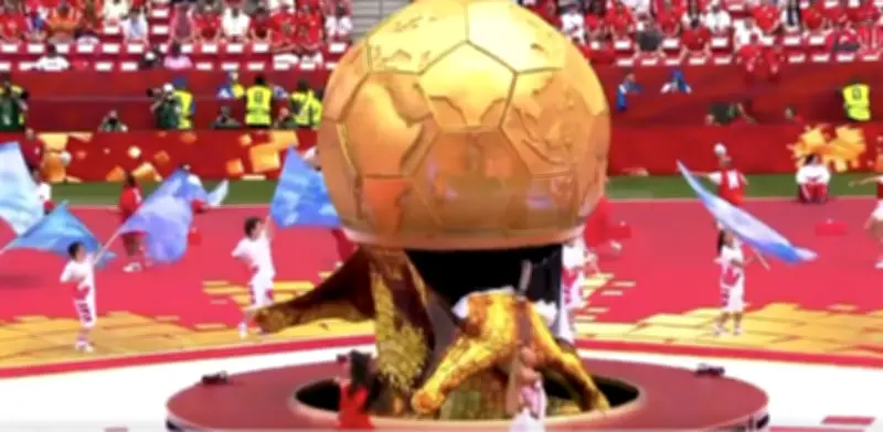 Copa del Mundo se desinfla en vivo durante show inaugural en Canadá