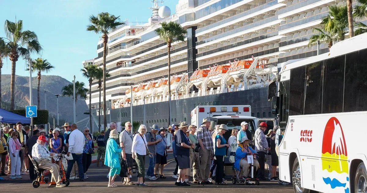 Crucero internacional llega a Puerto de Guaymas en Sonora