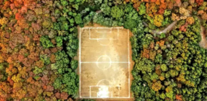 Del volcán a las chinampas: el ingenio mexicano arrebata espacios para jugar al fútbol