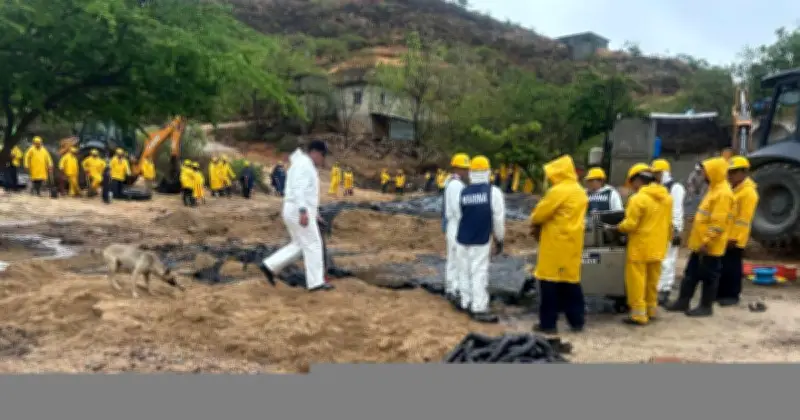 Derrame de combustóleo de Pemex afecta a 5 colonias en Salina Cruz, Oaxaca