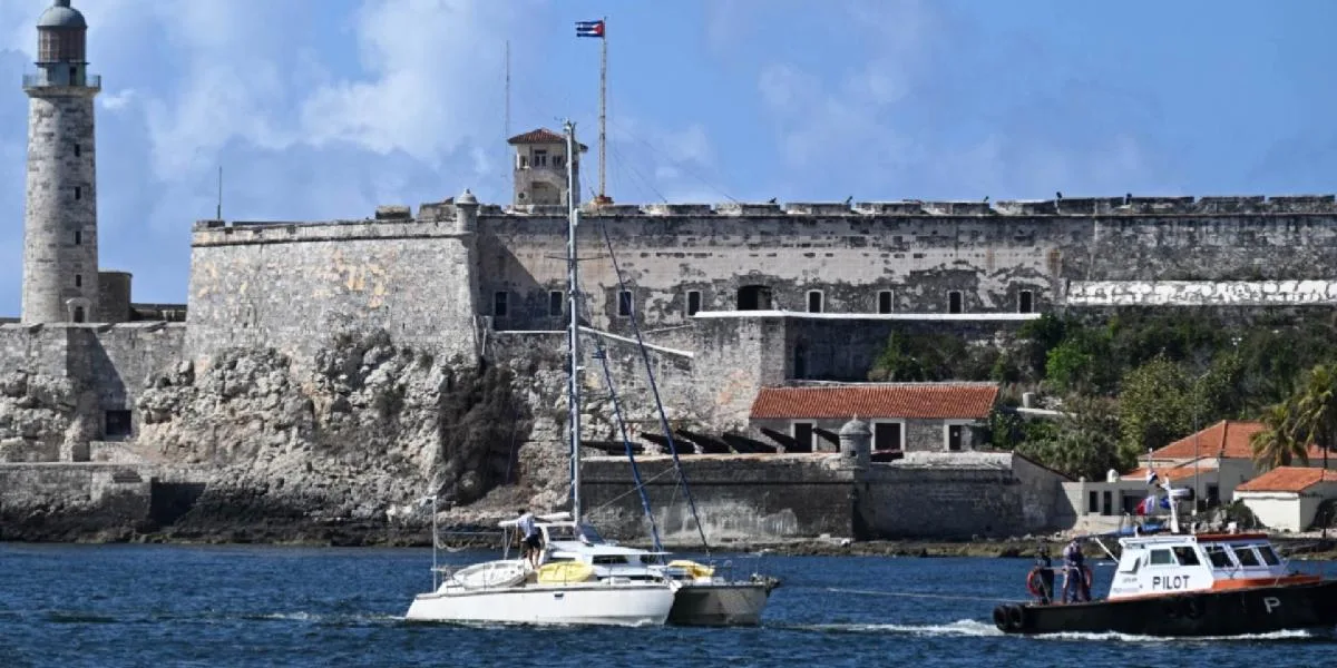 Dos veleros mexicanos con ayuda humanitaria llegan a Cuba tras ser relocalizados