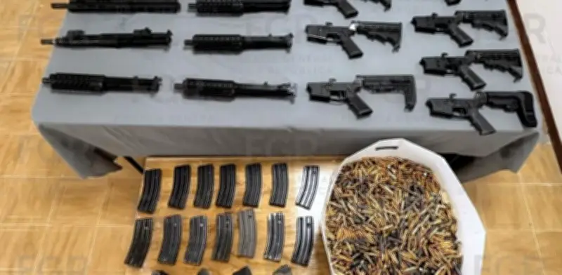 Detienen a hombre con arsenal en Nuevo León; llevaba 7 armas y 3 mil cartuchos